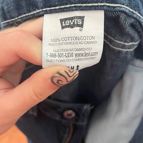 Levi’s 2000s Jeans, lightly used, downtown vibes🌃 - Picture 2 of 4